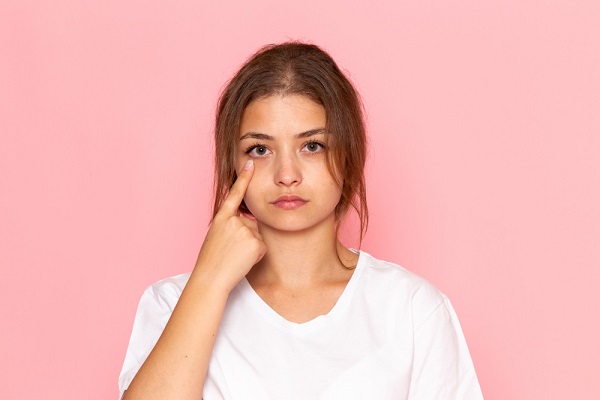 THE ULTIMATE GUIDE TO TREATING DARK CIRCLES WITH AEKA HOLISTIC SKINCARE